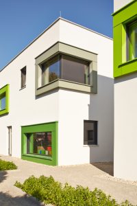 Außenansicht Kindergarten Mariahilf / kigago (Paschinger Architekten) Modulbauweise Massivholz