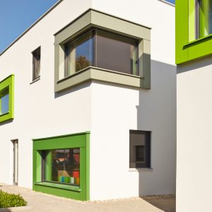 Außenansicht Kindergarten Wien / kigago (Paschinger Architekten) Modulbauweise Massivholz