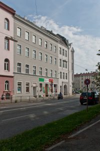 Außenansicht einer sanierten Wohnung in Wien (Paschinger Architekten)