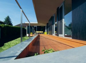 Terrasse in einem Einfamilienhaus der Paschinger Architekten