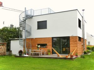 Außenansicht eines Einfamilienhauses aus Brettersperrholz in Wien (Paschinger Architekten)