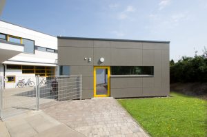 Tolles Außendesign im Kindergarten von kigago (Paschinger Architekten)