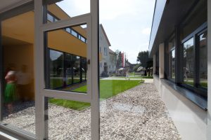 Gartenaussicht Kindergarten Desselbrunn / kigago (Paschinger Architekten) Modulbauweise Massivholz