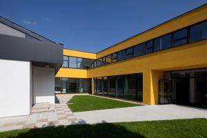 Außenansicht Kindergarten Desselbrunn / kigago (Paschinger Architekten) Modulbauweise Massivholz