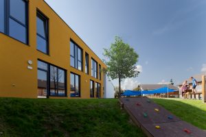 Außenansicht Kindergarten Desselbrunn / kigago (Paschinger Architekten) Modulbauweise Massivholz