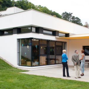 Außenansicht Kindergarten-Erweiterung Drassburg / kigago (Paschinger Architekten) Modulbauweise Massivholz