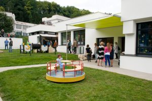 Außenansicht Kindergarten-Erweiterung Drassburg / kigago (Paschinger Architekten) Modulbauweise Massivholz