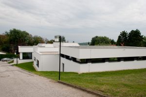 Außenansicht Kindergarten-Erweiterung Drassburg / kigago (Paschinger Architekten) Modulbauweise Massivholz