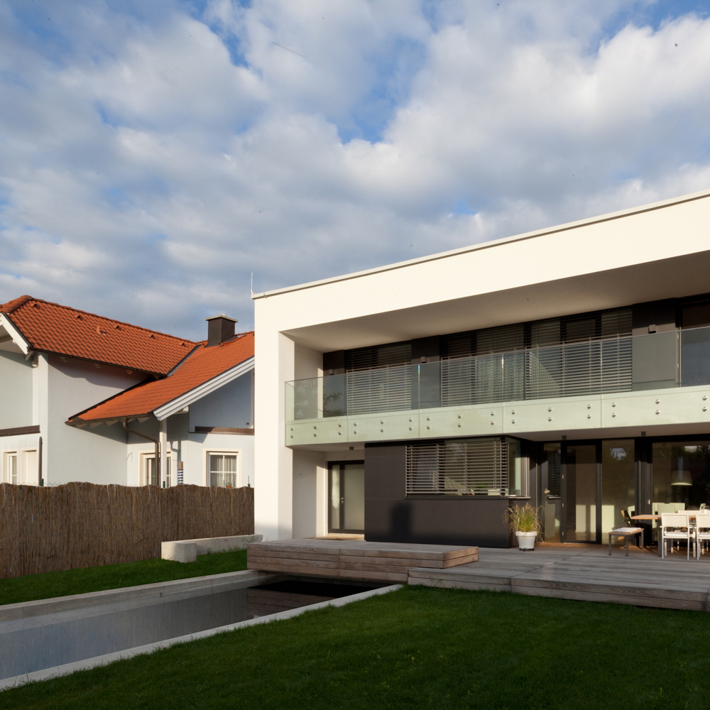 Außenansicht des fertiggestellten Einfamilienhauses E der Paschinger Architekten